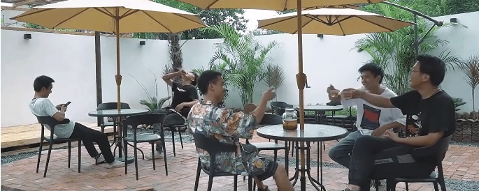 Ba chàng trai tốt nghiệp không đi làm, lên núi biến căn nhà hoang tàn thành điền viên nghỉ dưỡng - Ảnh 4.