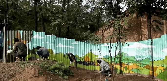 Ba chàng trai tốt nghiệp không đi làm, lên núi biến căn nhà hoang tàn thành điền viên nghỉ dưỡng - Ảnh 15.