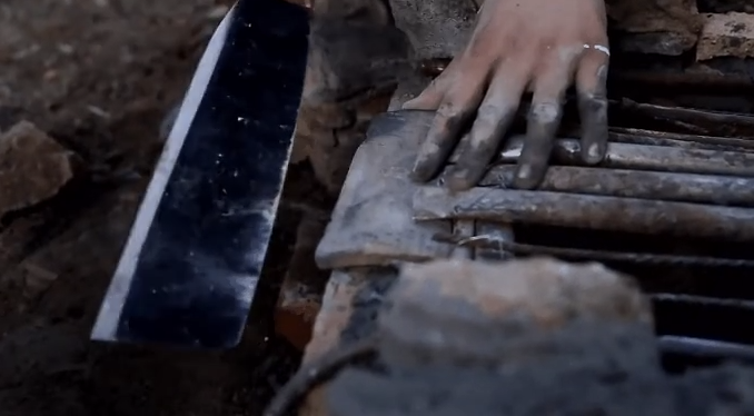 Ba chàng trai tốt nghiệp không đi làm, lên núi biến căn nhà hoang tàn thành điền viên nghỉ dưỡng - Ảnh 10.