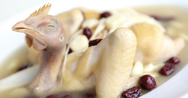 Gà tần sâm và táo đỏ theo công thức của khách sạn 5 sao