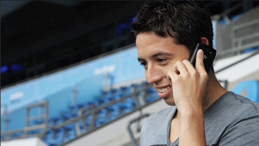 Blackberry đình đám một thời, cũng được tiền vệ Samir Nasri của Man City sử dụng.