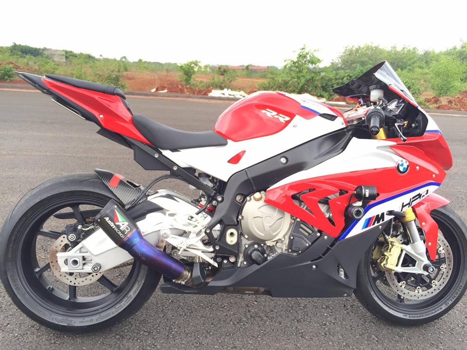 Trực thăng phải 'lu mờ' trước BMW S1000RR trắng đỏ - ảnh 2