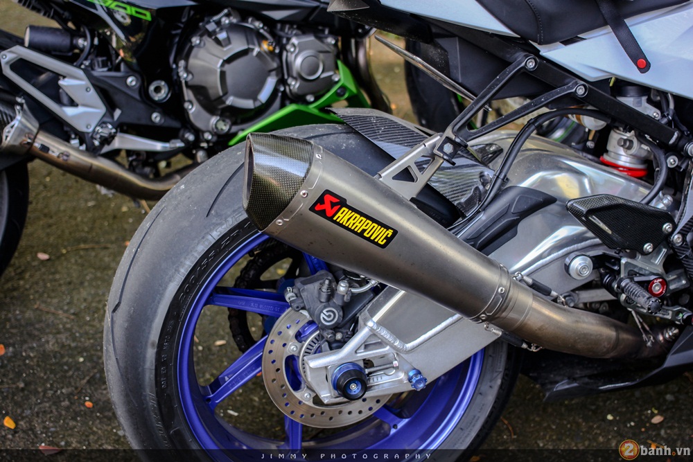 BMW S1000RR độ ấn tượng với các phụ kiện giản đơn - ảnh 4