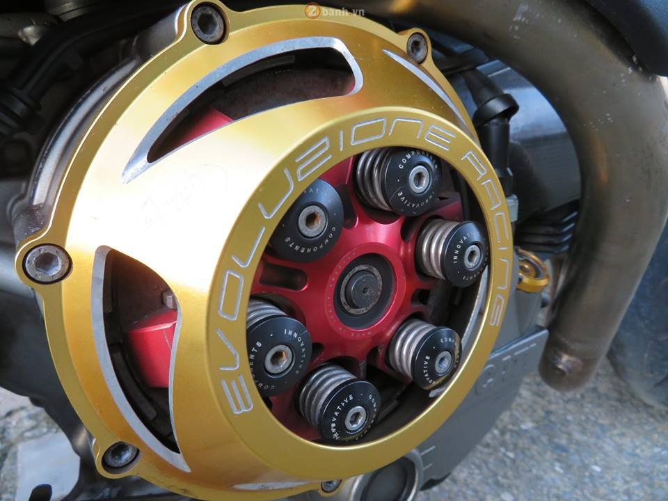 Quỷ dữ Monster 1100S mang trên mình nhiều