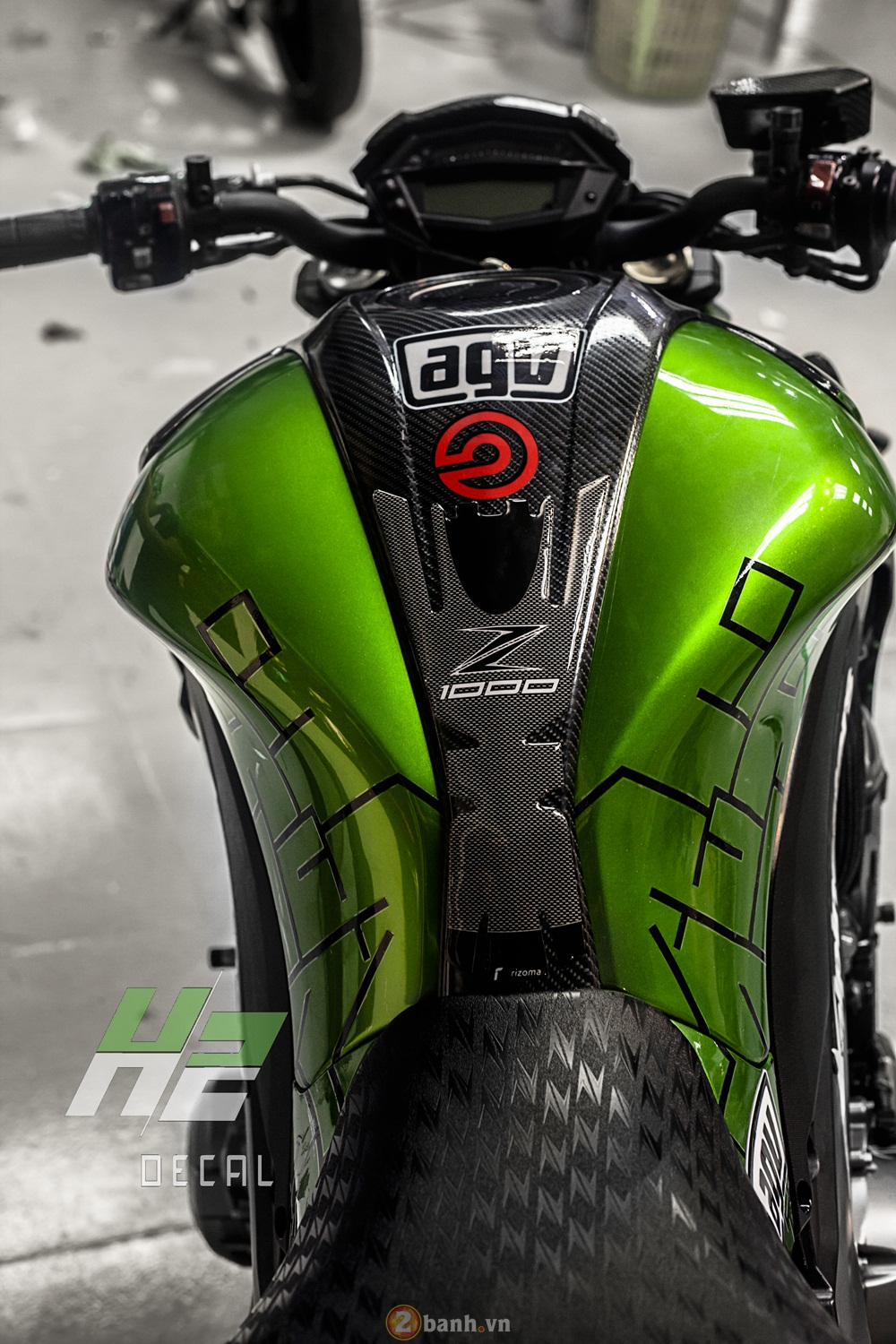 Siêu xế đường phố Kawasaki Z1000 bắt mắt bởi dáng hầm hố dưới tay Decal H2 - ảnh 3