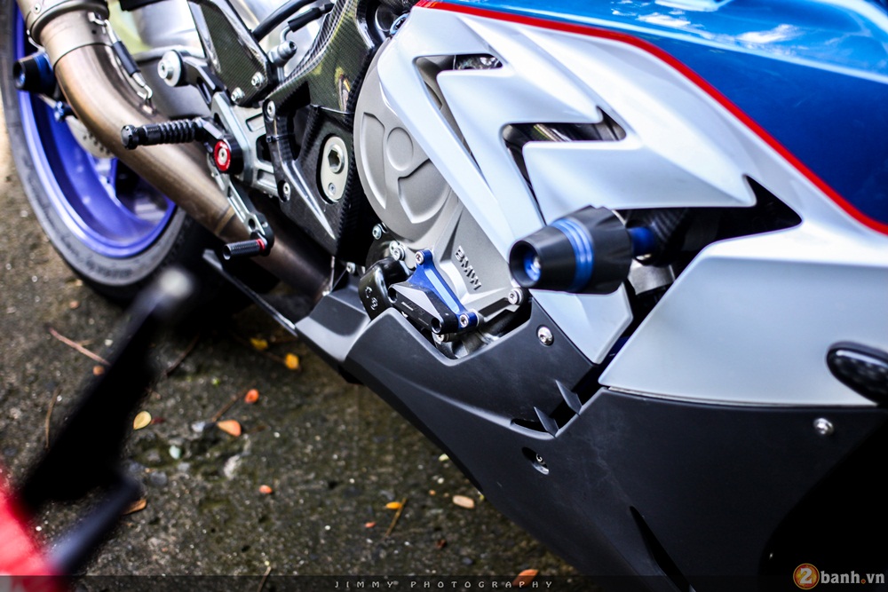 BMW S1000RR độ ấn tượng với các phụ kiện giản đơn - ảnh 9