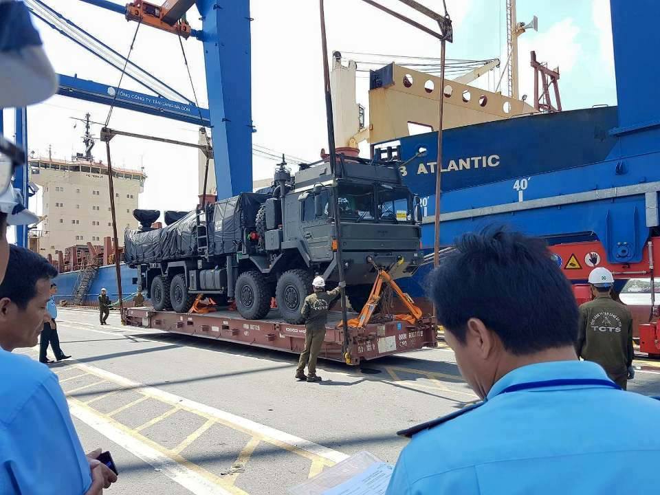 Sức mạnh của xe đầu kéo hạng nặng vừa cập cảng Việt Nam - ảnh 4