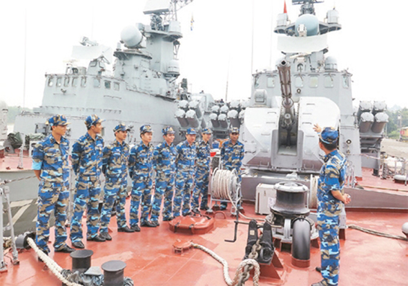 Lữ đoàn tàu pháo - tên lửa đầu tiên của Hải quân Việt Nam huấn luyện SSCĐ - ảnh 2