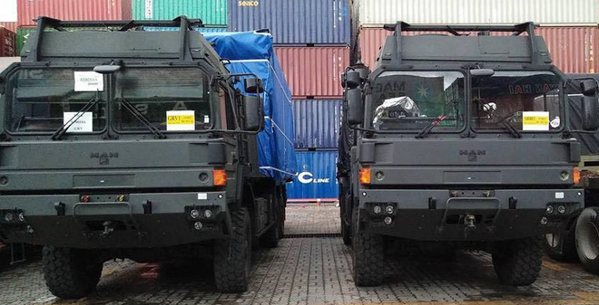 Sức mạnh của xe đầu kéo hạng nặng vừa cập cảng Việt Nam - ảnh 1