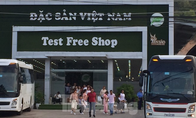 Cận cảnh chuỗi cửa hàng ở Nha Trang xây trái phép chuyên đón khách Trung Quốc - Ảnh 2.