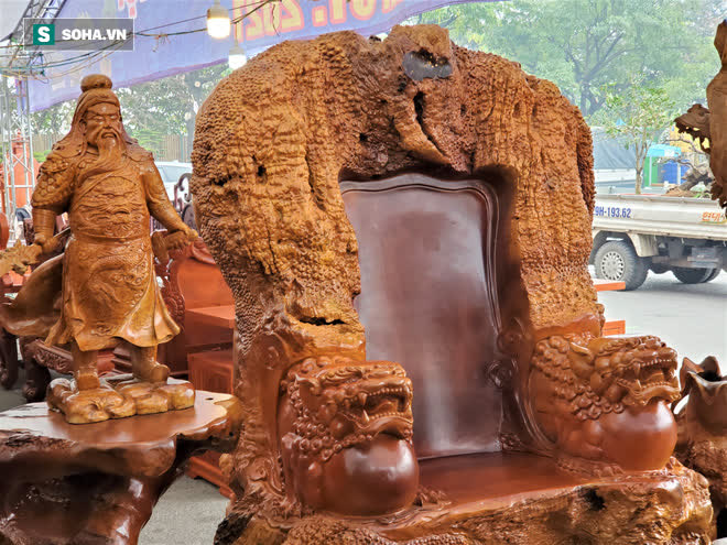 Ngắm bộ bàn ghế gỗ nu Cửu lân quần tụ nặng 4 tấn, dát vàng, giá 2,8 tỷ cho đại gia Việt - Ảnh 6.