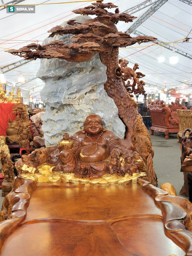 Ngắm bộ bàn ghế gỗ nu Cửu lân quần tụ nặng 4 tấn, dát vàng, giá 2,8 tỷ cho đại gia Việt - Ảnh 4.
