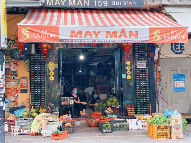 Chuyện khó tin ở Sài Gòn: Tụ điểm bar pub hot nhất nay đã trở thành chỗ bán rau? - Ảnh 2.