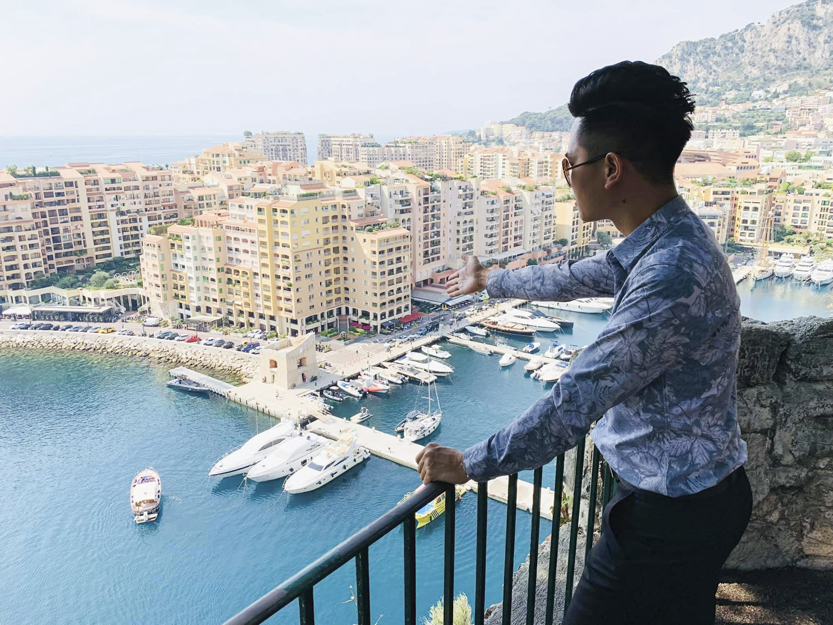 Ông trùm đường dây đánh bạc 30.000 tỷ: Chơi siêu xe, du lịch sang chảnh quanh năm - Ảnh 3.