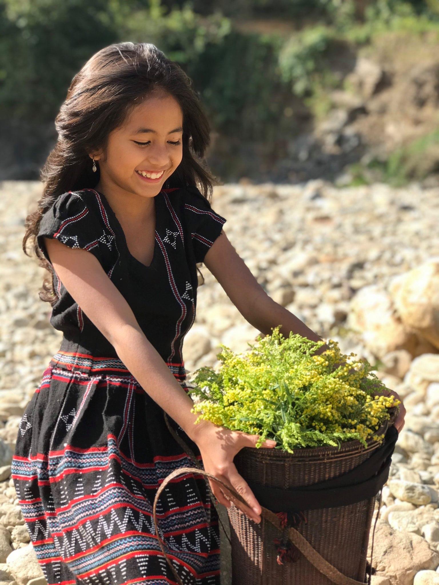 Cô bé dân tộc bất ngờ nổi tiếng trên MXH nhờ sở hữu vẻ đẹp trong trẻo tựa thiên thần - Ảnh 7.