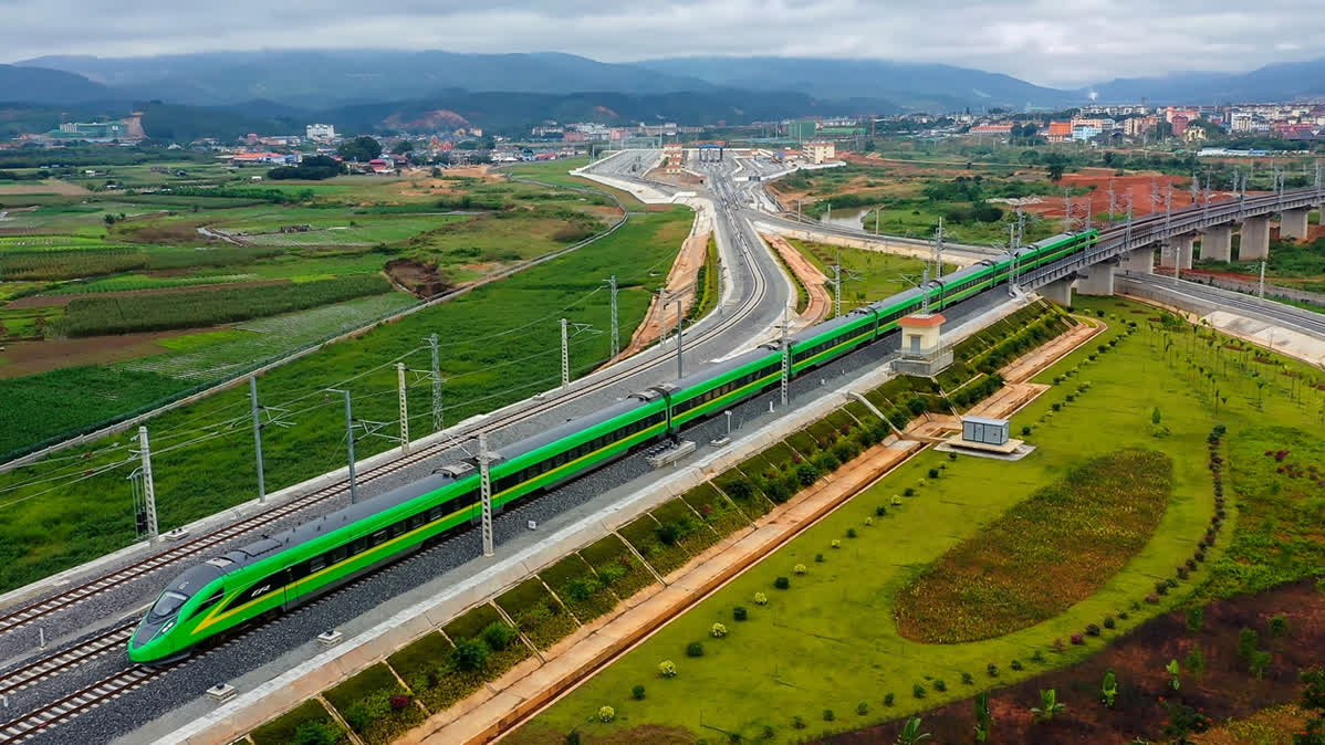 Tuyến tàu Lào-Trung sau 1 tháng: Hàng nghìn tấn hàng hóa không ngừng chảy sang Trung Quốc - Ảnh 1.