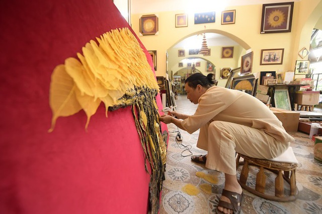 Meet people who don't let the leaves fall... to the roots, creating a unique profession in Ninh Binh - Photo 8. Meet people who don't let the leaves fall... to the roots, creating a unique profession in Ninh Binh - Photo 8.