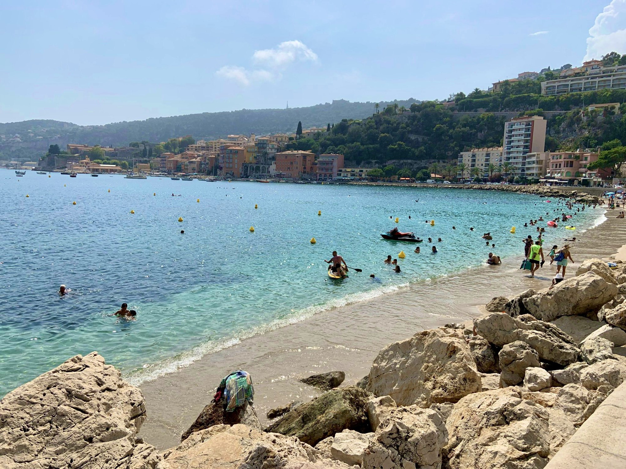 Bát canh mồng tơi trên bãi biển nước Pháp và chuyện domino lòng tốt từ cô du học sinh Việt - Ảnh 3.