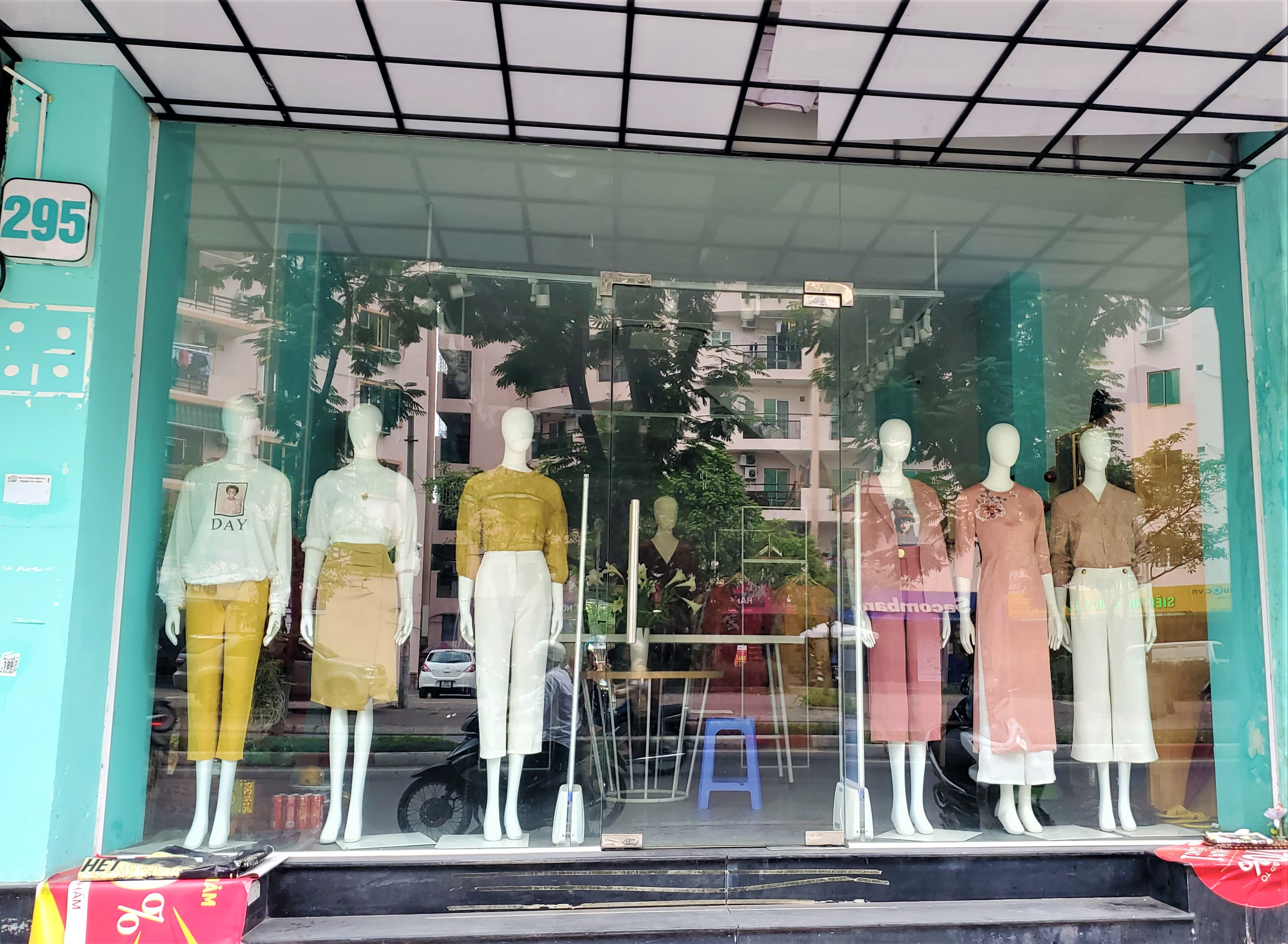 IFU đóng loạt cửa hàng giữa tâm bão âm thầm tráo nhãn mác quần áo - Ảnh 4.