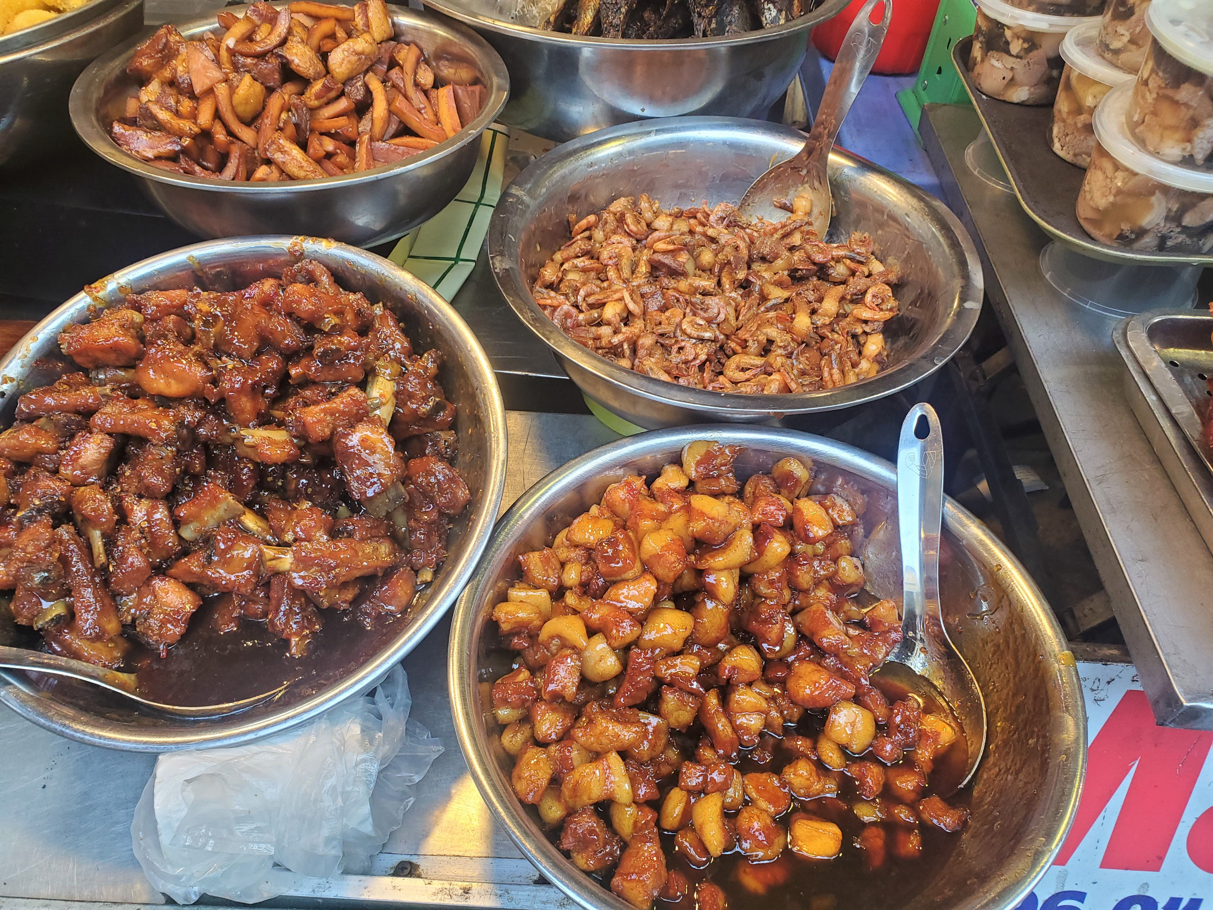 Khu chợ độc nhất Hà Nội: Mở vài tiếng bán hàng trăm cân cá kho, trời lạnh càng hút khách - Ảnh 10.