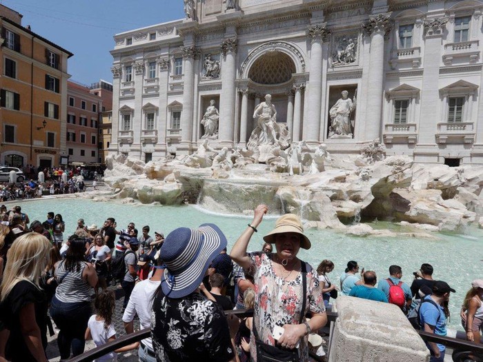 Đâu chỉ ở Việt Nam mà nước ngoài cũng có vô số địa điểm trên mạng với ngoài đời là “một trời một vực”, du khách đến lắc đầu ngán ngẩm - Ảnh 10.