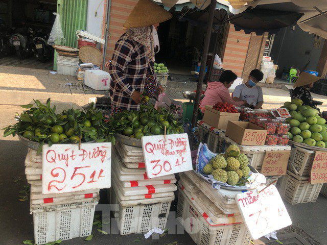 Trái cây mùa hè giá rẻ như cho vẫn ế - Ảnh 5.