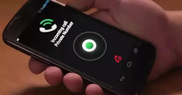 Điện thoại bố chồng quá cố bỗng đổ chuông, con dâu run run khi nghe giọng nói từ bên kia