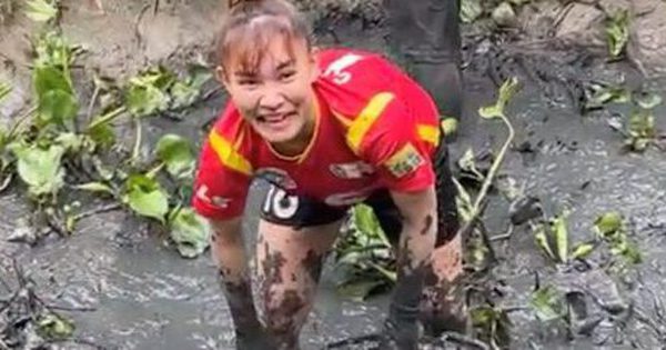 31st SEA Games champion: Chuong Thi Kieu wades in the mud, catching fish in her hometown with her bare hands