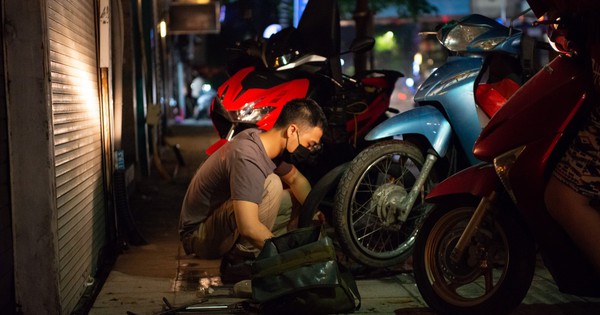 Biệt đội xuyên đêm giải cứu xe máy 0 đồng ở Hà Nội: “Không lãi được gì ngoài tình cảm”