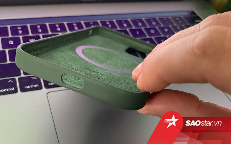 Phụ kiện iPhone 12 với lỗi ngớ ngẩn được giao tới tay người dùng