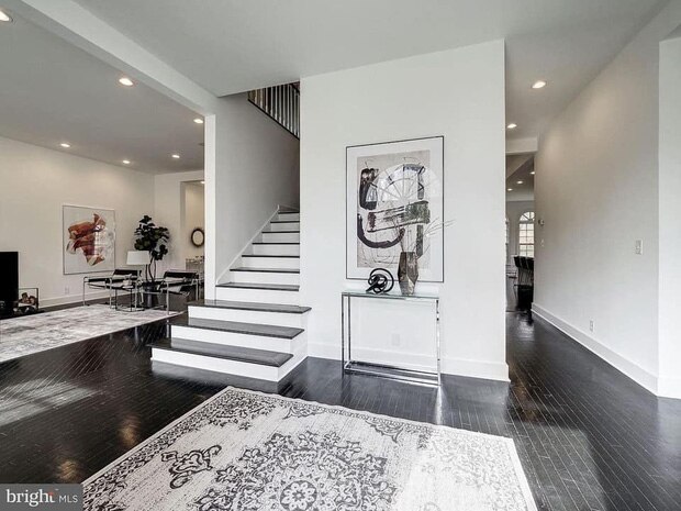 Bên trong ngôi nhà rộng 900m2 của Bằng Lăng tại Mỹ.