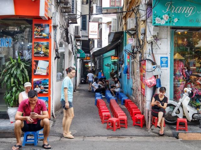 Những kiểu kinh doanh 'kỳ lạ' trong những con ngõ siêu nhỏ ở Hà Nội