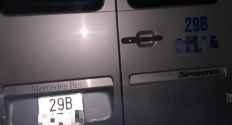 Nghe VietNamNet: Danh tính tài xế tử vong trong xe Mercedes Benz 16 chỗ đưa đón HS