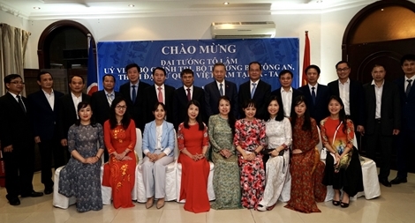 Nghe VietNamNet: Bộ trưởng Tô Lâm thăm Đại sứ quán Việt Nam tại Qatar
