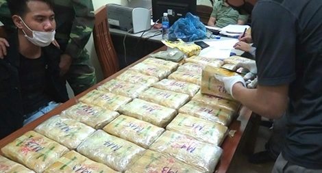 'Khui' bao tải chứa 180.000 viên hồng phiến, 2 bánh heroin và 1kg ma túy đá