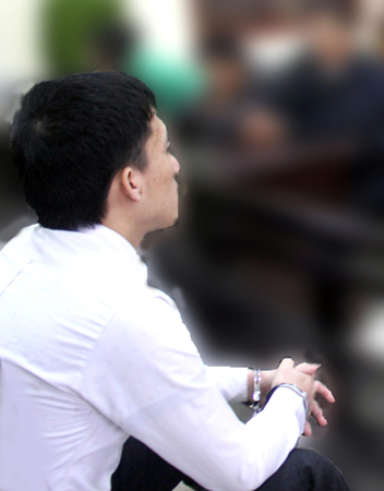 Cựu sinh viên sa ngã và nỗi cô độc chốn biệt giam - ảnh 1