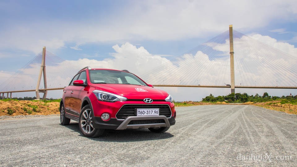Đánh giá xe Hyundai i20 Active 2015 từ các chuyên gia - ảnh 2