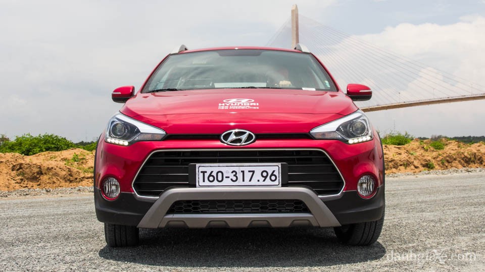Đánh giá xe Hyundai i20 Active 2015 từ các chuyên gia - ảnh 7