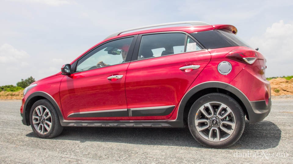 Đánh giá xe Hyundai i20 Active 2015 từ các chuyên gia - ảnh 8