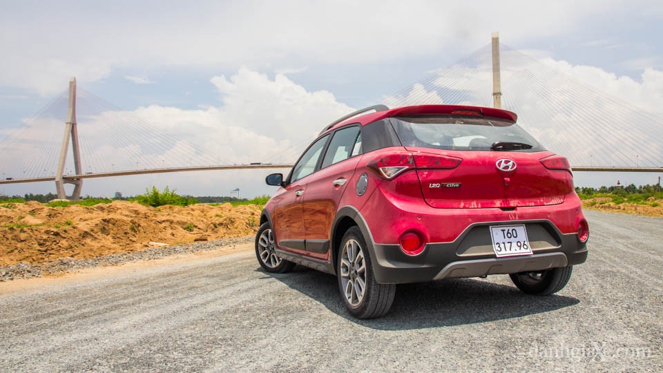 Đánh giá xe Hyundai i20 Active 2015 từ các chuyên gia - ảnh 4