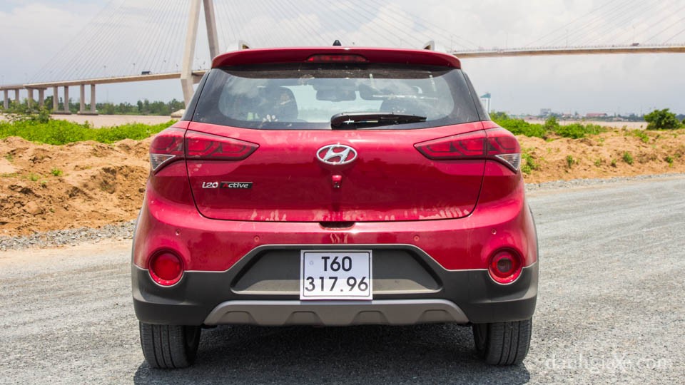 Đánh giá xe Hyundai i20 Active 2015 từ các chuyên gia - ảnh 9