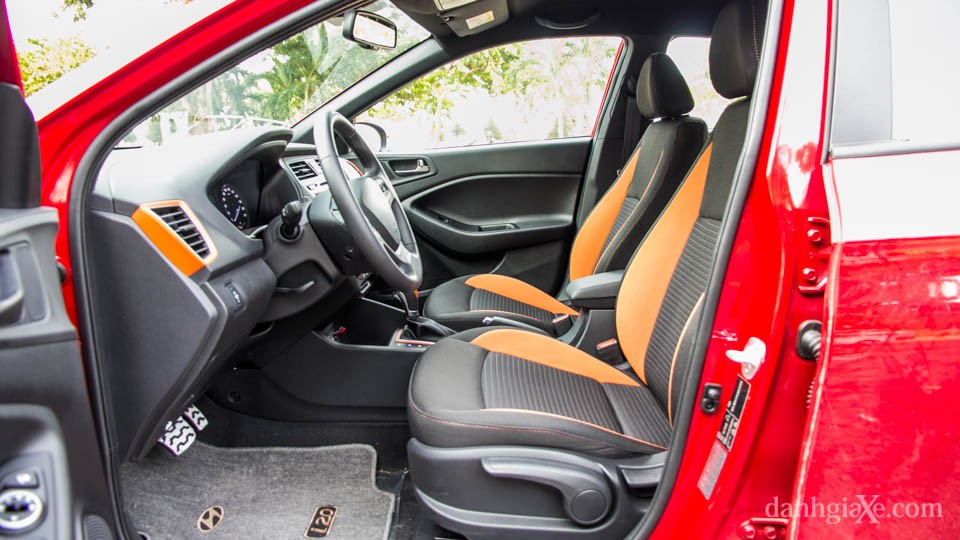 Đánh giá xe Hyundai i20 Active 2015 từ các chuyên gia - ảnh 11
