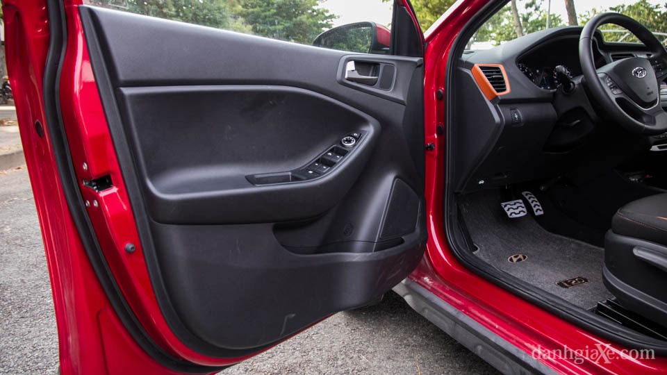 Đánh giá xe Hyundai i20 Active 2015 từ các chuyên gia - ảnh 20