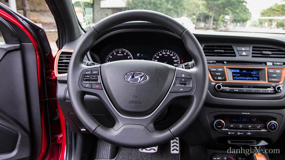 Đánh giá xe Hyundai i20 Active 2015 từ các chuyên gia - ảnh 14
