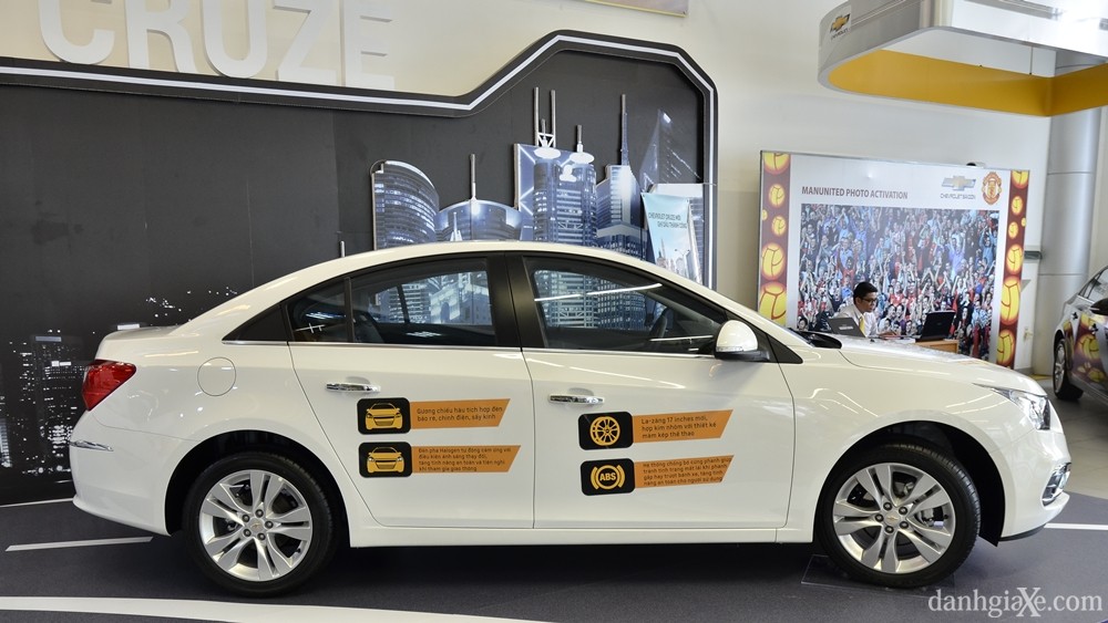 Đánh giá xe Chevrolet Cruze/Lacetti 2015 từ các chuyên gia - ảnh 7
