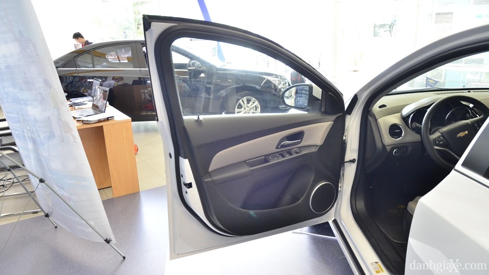 Đánh giá xe Chevrolet Cruze/Lacetti 2015 từ các chuyên gia - ảnh 14