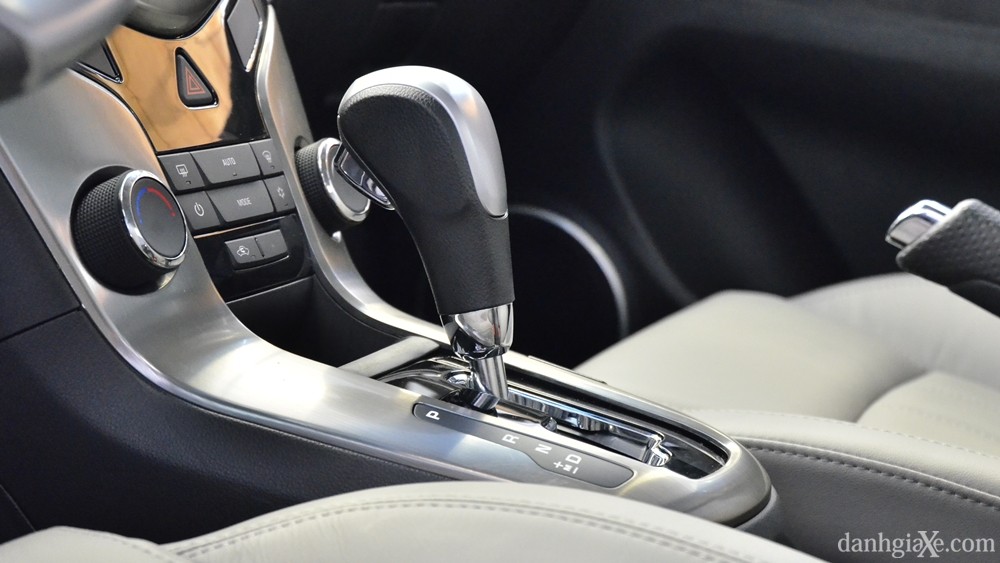 Đánh giá xe Chevrolet Cruze/Lacetti 2015 từ các chuyên gia - ảnh 29