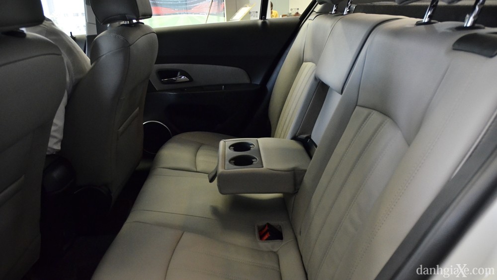Đánh giá xe Chevrolet Cruze/Lacetti 2015 từ các chuyên gia - ảnh 22