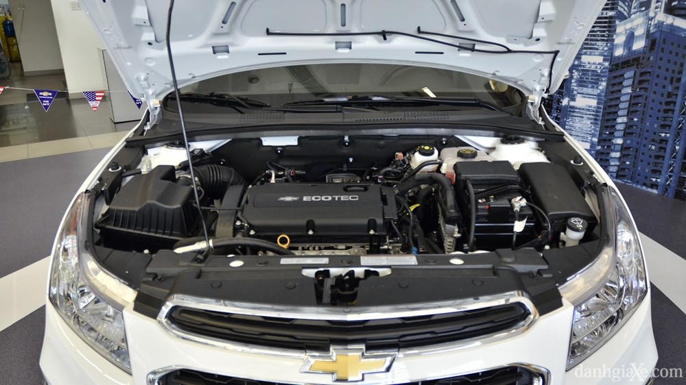 Đánh giá xe Chevrolet Cruze/Lacetti 2015 từ các chuyên gia - ảnh 32