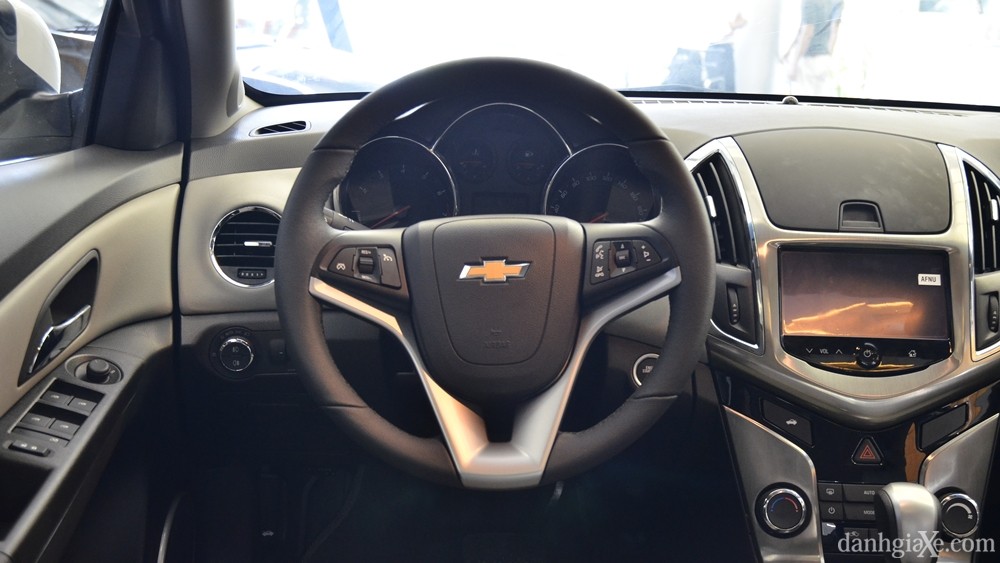 Đánh giá xe Chevrolet Cruze/Lacetti 2015 từ các chuyên gia - ảnh 16